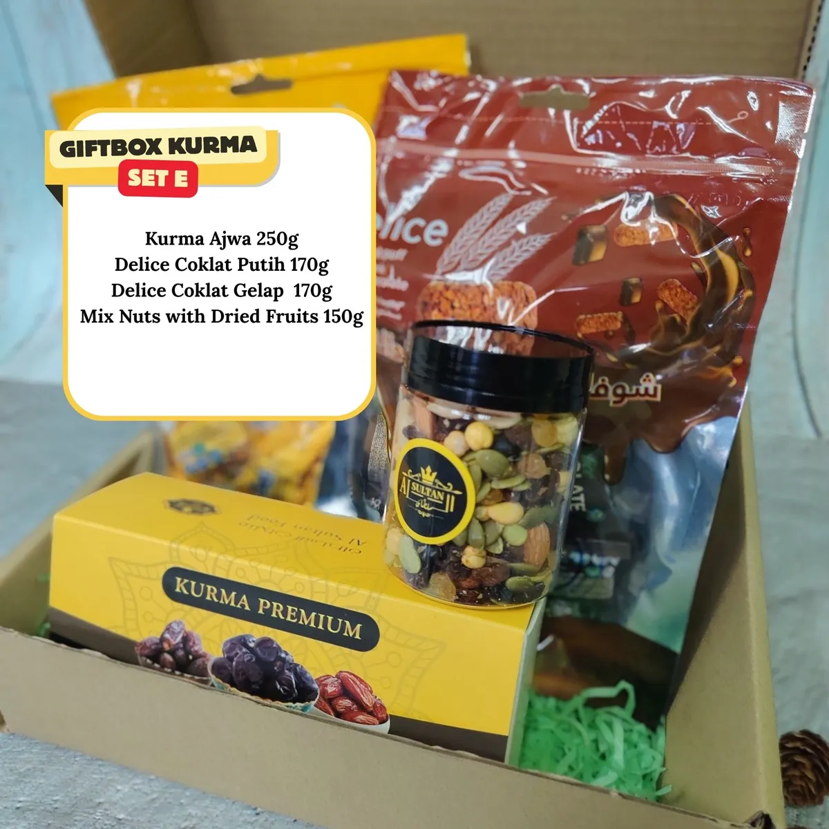 Isi Giftbox Sunnah Set E: kurma Ajwa Jumbo, coklat oat dan kekacang