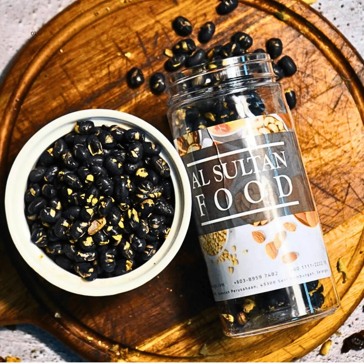 Kacang soya hitam panggang dalam mangkuk putih dan balang AlSultanFood